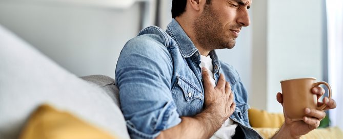 Nudo en el pecho por ansiedad: por qué ocurre y cómo soltarlo